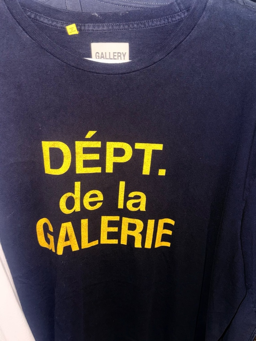 Gallery Navy Tee with Yellow 'DÉPT. de la GALERIE' Graphic